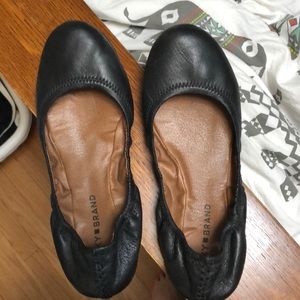 Flat leather shoes